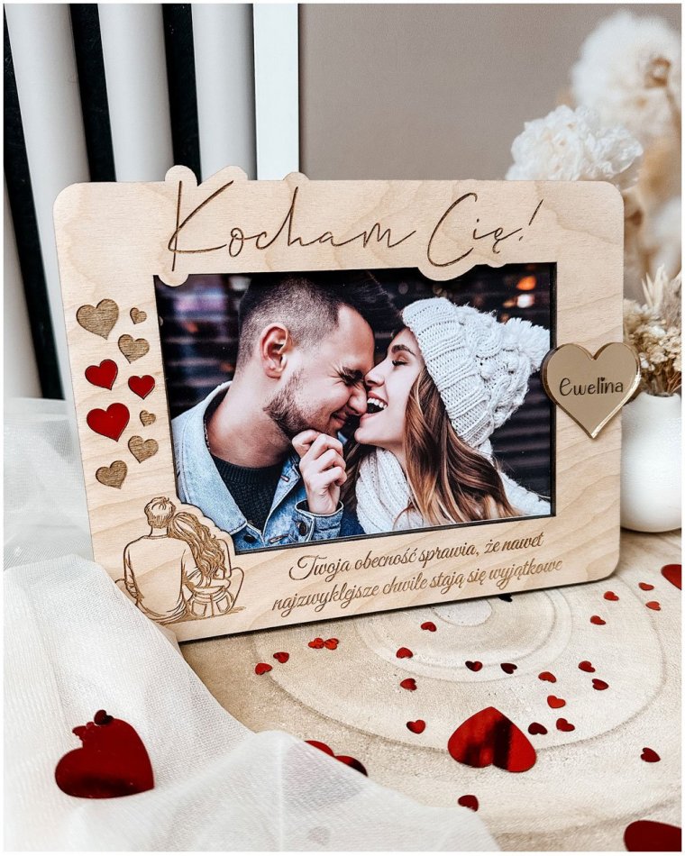 Drewniana ramka na zdjęcie „Kocham Cię” – personalizowana