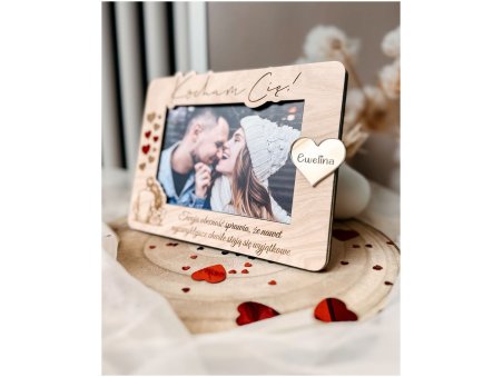 Drewniana ramka na zdjęcie „Kocham Cię” – personalizowana