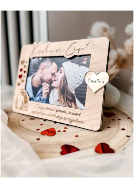 Drewniana ramka na zdjęcie „Kocham Cię” – personalizowana