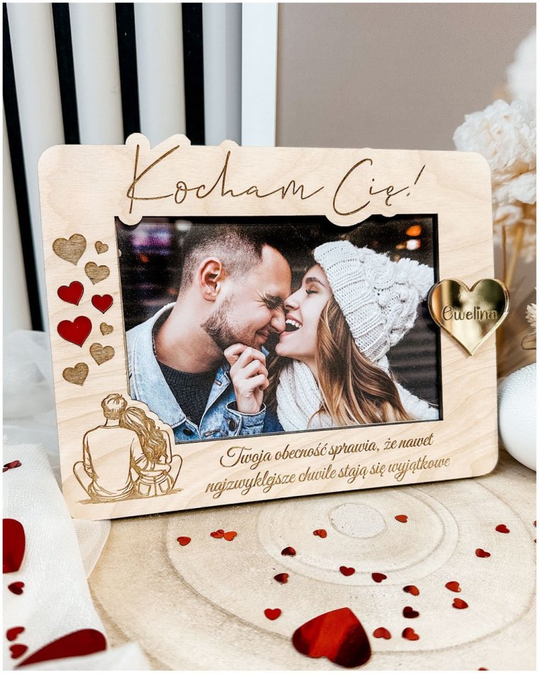 Drewniana ramka na zdjęcie „Kocham Cię” – personalizowana