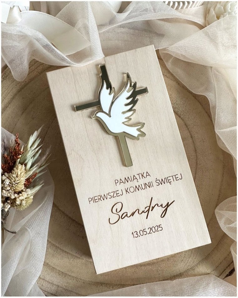 Personalizowana drewniana pamiątka Pierwszej Komunii...