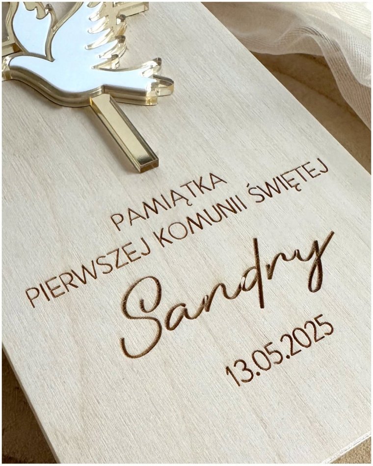 Personalizowana drewniana pamiątka Pierwszej Komunii...