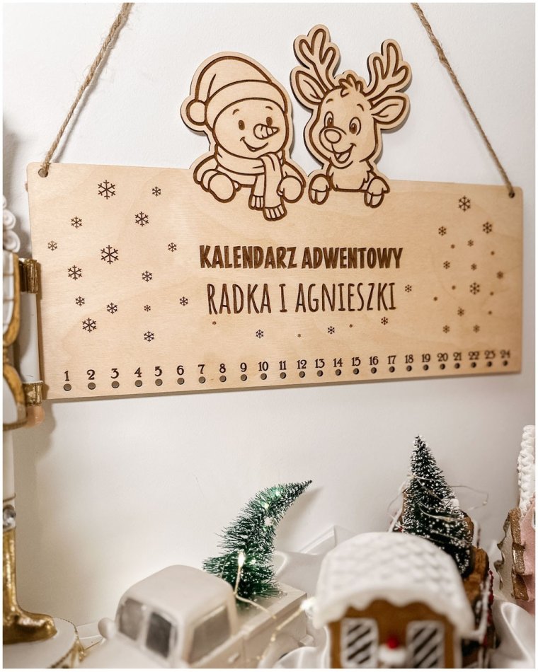 Drewniany kalendarz adwentowy z bałwankiem i Rudolfem –...