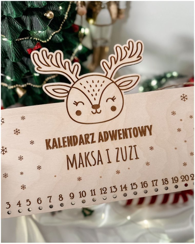 Drewniany kalendarz adwentowy z reniferkiem –...