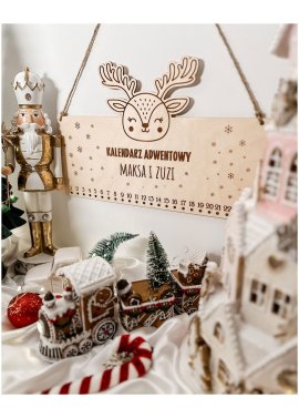 Drewniany kalendarz adwentowy z reniferkiem –...