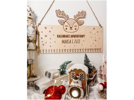 Drewniany kalendarz adwentowy z reniferkiem – personalizowany z imionami