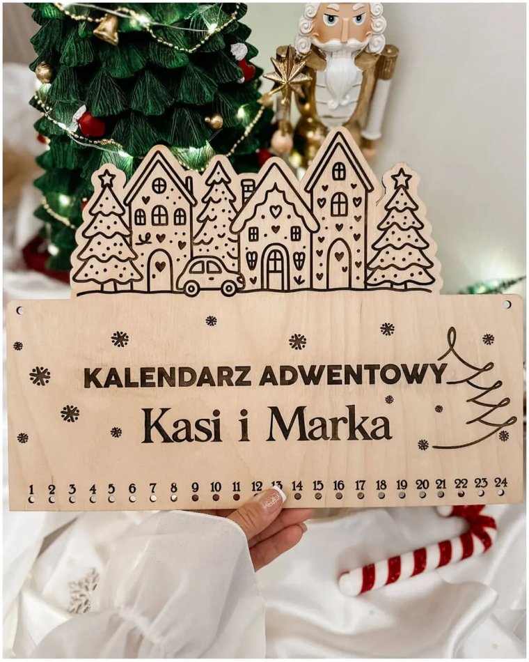 Drewniany kalendarz adwentowy z zimową wioską –...